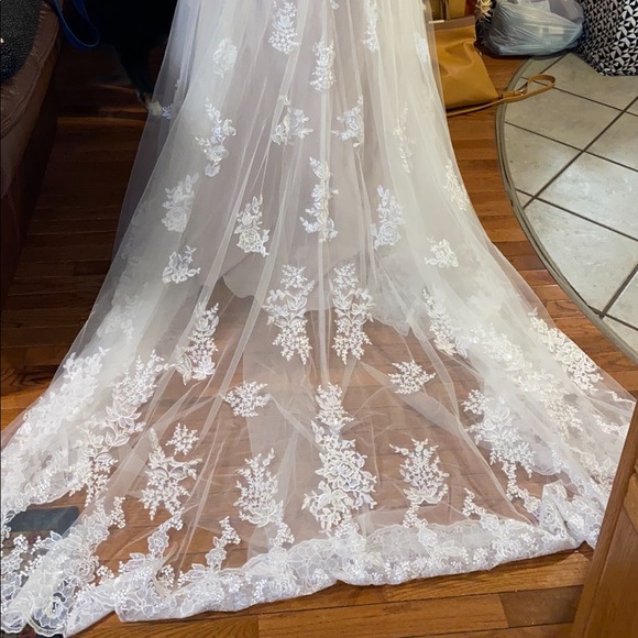 Essense of Australia D2537 Wedding dress - Picture 9 of 11